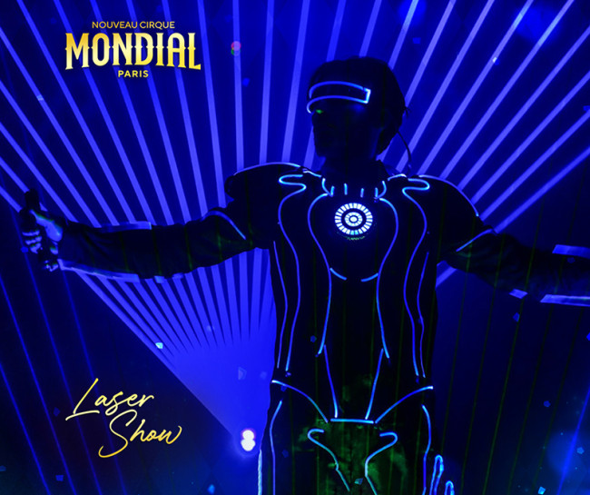 Embarquez pour un spectacle son et lumière dans notre cirque mondial Photo du costume utilisé pour le laser Show