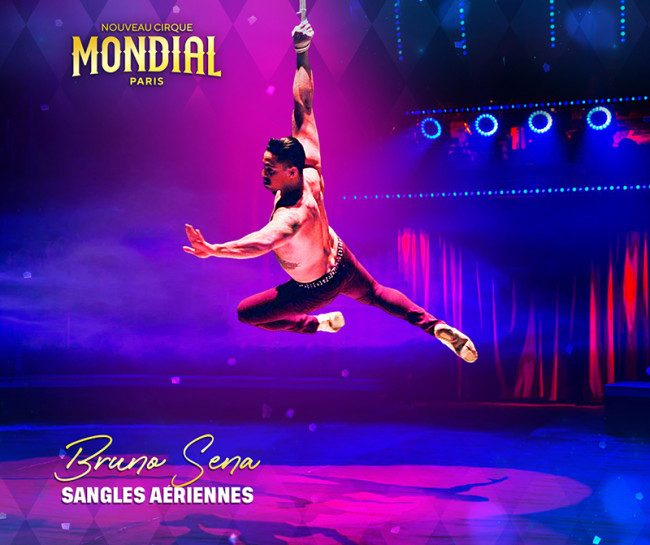 Photo de Bruno Sena, sur les sangles aériennes du nouveau spectacle Latinos Circus du Cirque Mondial de Paris